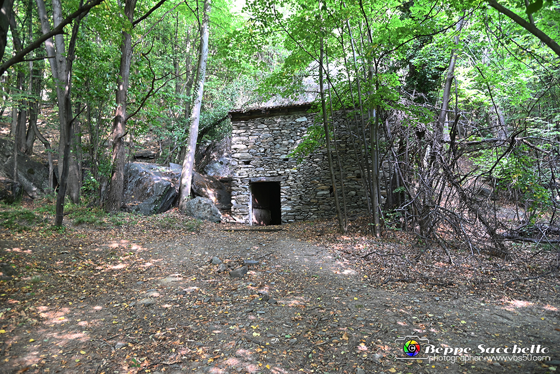 VBS_2841 - Novalesa - Abbazia. Parrocchia. Cascata del Rio Bard.jpg